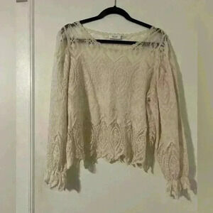 BluIvy lace top size S (G129)